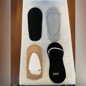4 pairs of no show socks